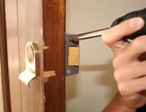 Locksmith Store Hollis, NY 718-709-0406 - change-locks-service